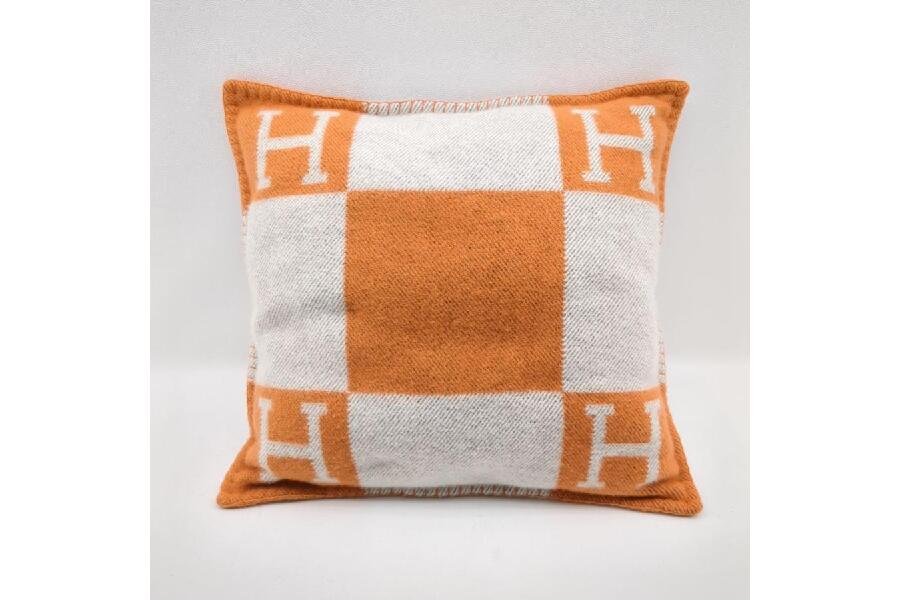 エルメス クッション アヴァロン カシミヤ混 オレンジ HERMES入荷しま