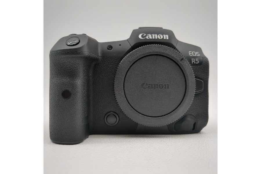 Canon(キャノン)の5シリーズ 【ミラーレスカメラ EOS R5 ボディ】 入荷