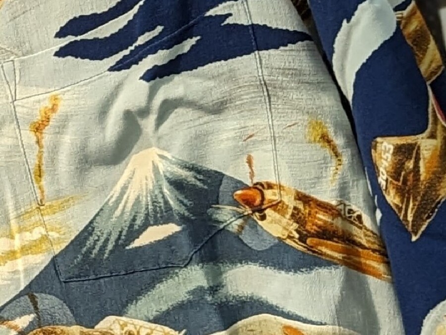 メンズ衣料買取強化中!「和柄アロハ 零戦富士山モチーフ」を買取りさせ