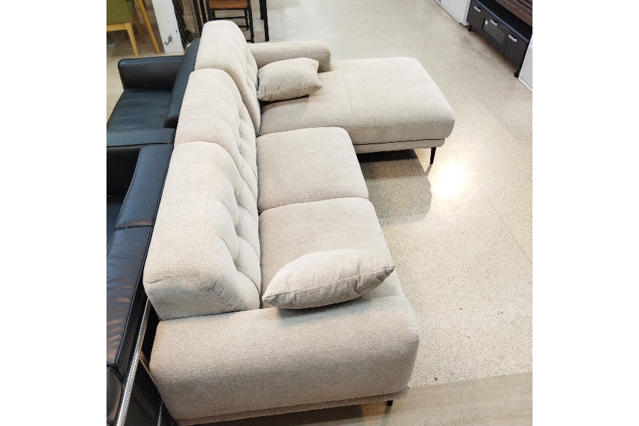 SHEERの3人掛けカウチソファー入荷しました｜2024年02月08日｜静岡県