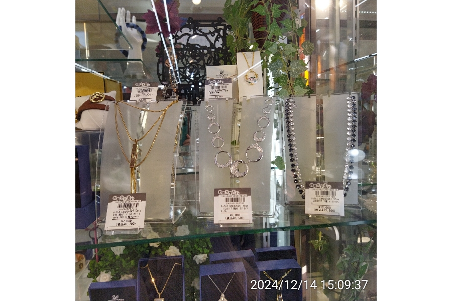 スワロフスキーのネックレスが入荷致しました！｜2024年12月14日｜静岡