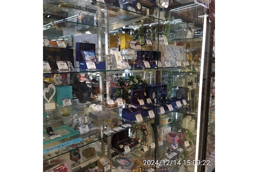 スワロフスキーのネックレスが入荷致しました！｜2024年12月14日｜静岡