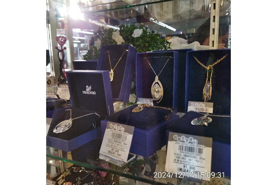 スワロフスキーのネックレスが入荷致しました！｜2024年12月14日｜静岡