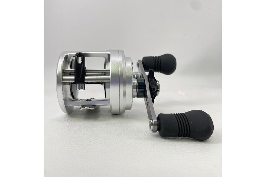 SHIMANO CALCUTTA カルカッタ401F ベイトリール　未使用品 入荷情報！シマノ 13 カルカッタ 401 ベイトリール（左ハンドル
