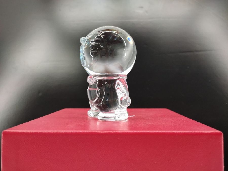 王室や皇室で人気のバカラとあのキャラクターがコラボした商品が