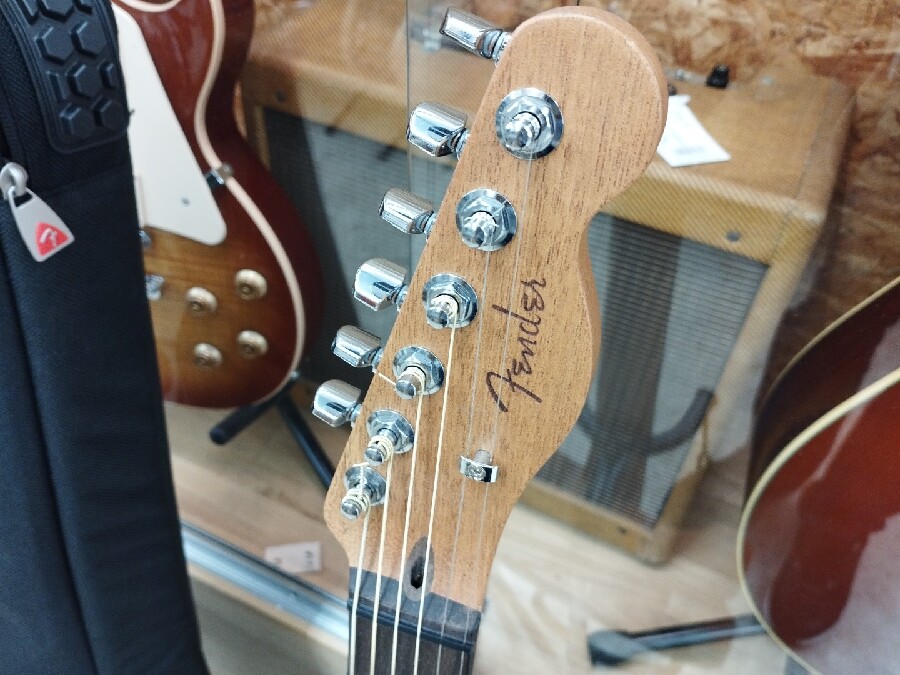 1本のギターで多彩なサウンドを再現！Fender Acoustasonic Player