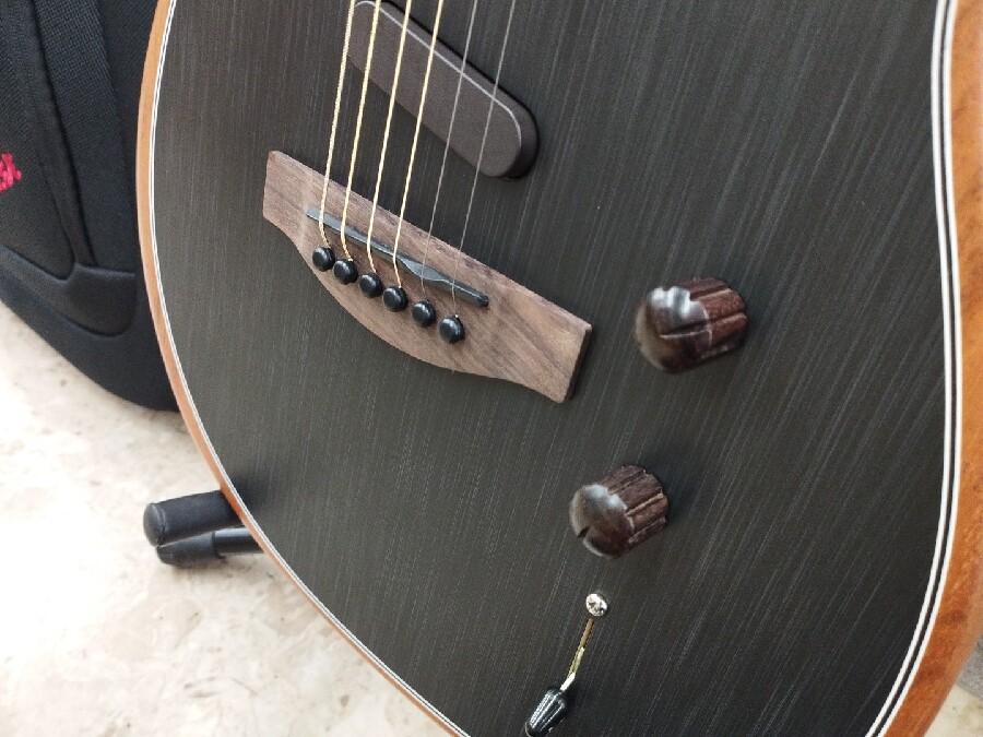 1本のギターで多彩なサウンドを再現！Fender Acoustasonic Player
