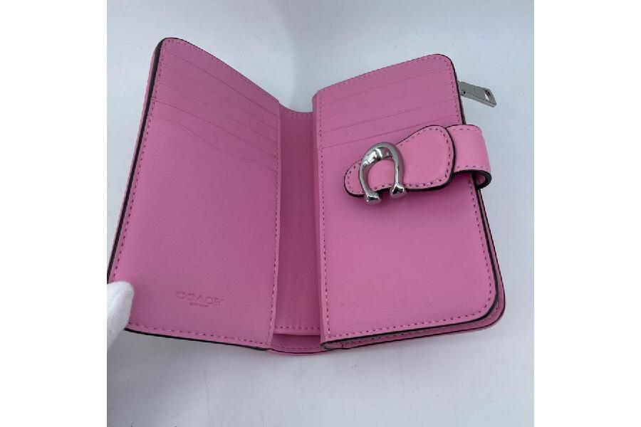 魅惑のピンク！COACH タビー ミディアム財布 #入荷しました♪｜2026年