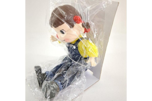 不二家 おすわりペコちゃん デニム衣装 ペコちゃん人形 入荷しま