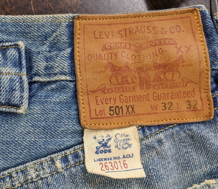 リーバイス501。二十年前に買った古着になりますが、状態は