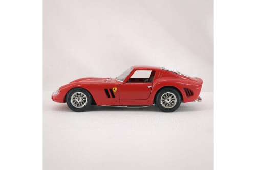 ブラーゴ 1/18 フェラーリ 250 GTO レッド Bburago FERRARI ミニカー