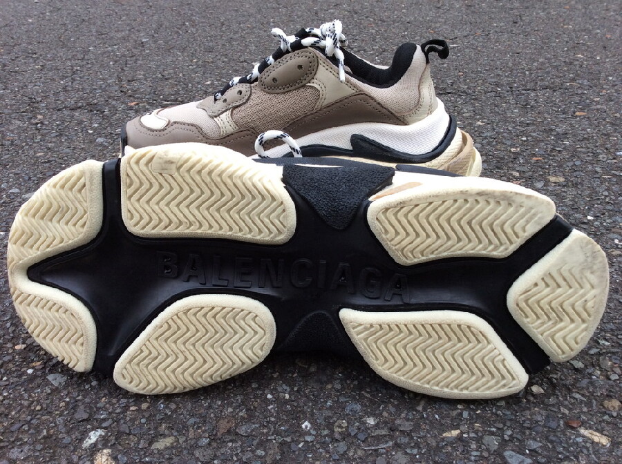 BALENCIAGA トリプルS ダットスニーカー販売中！めっちゃオシャレで