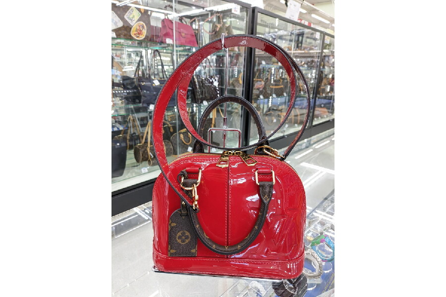 LOUIS VUITTON アルマBB ヴェルニスカーレット M52498