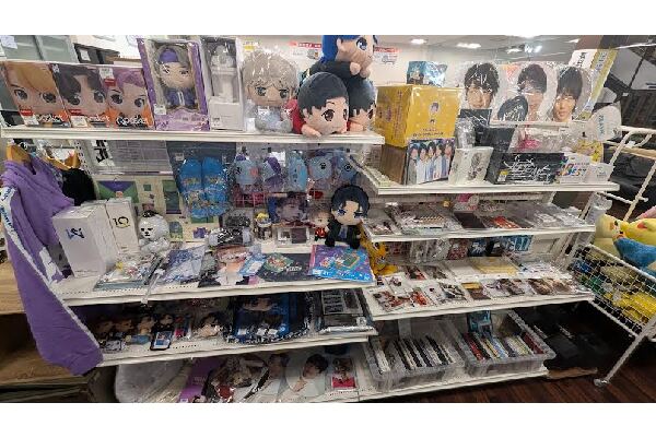 アイドルグッズ まとめ売り 清水店新コーナー増設しました！アイドルグッズ、ダンスユニットグッズ