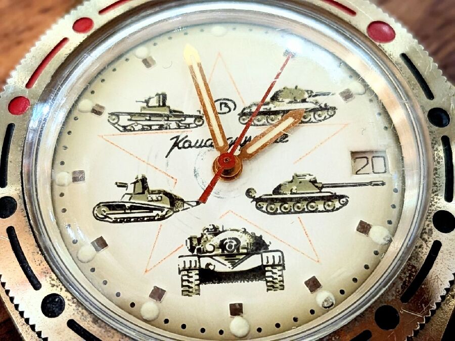 ボストーク　時計　船舶時計　美品　レア 無骨さと哀愁が同居するソ連時代の名品、Vostok（ボストーク）の腕時計