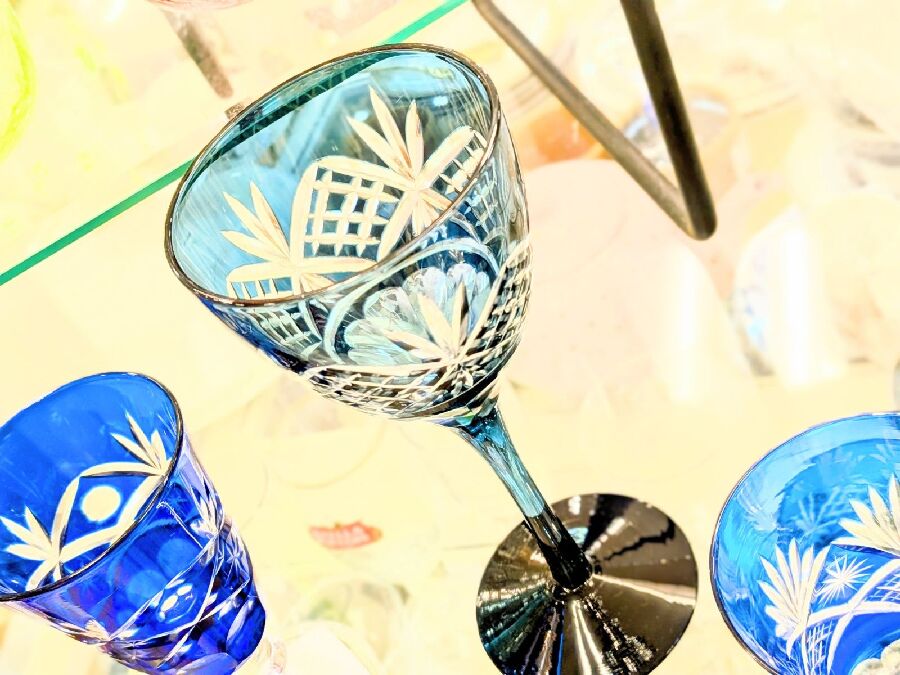 新品未使用　ベネチアグラス　青色ガラスの花柄装飾グラス 新入荷】光きらめく癒やしの空間。ボヘミア、ヴェネチア、切子、琉球