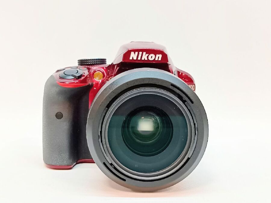 新入荷】初心者におすすめ！限定レッドのデジタル一眼レフ「NIKON