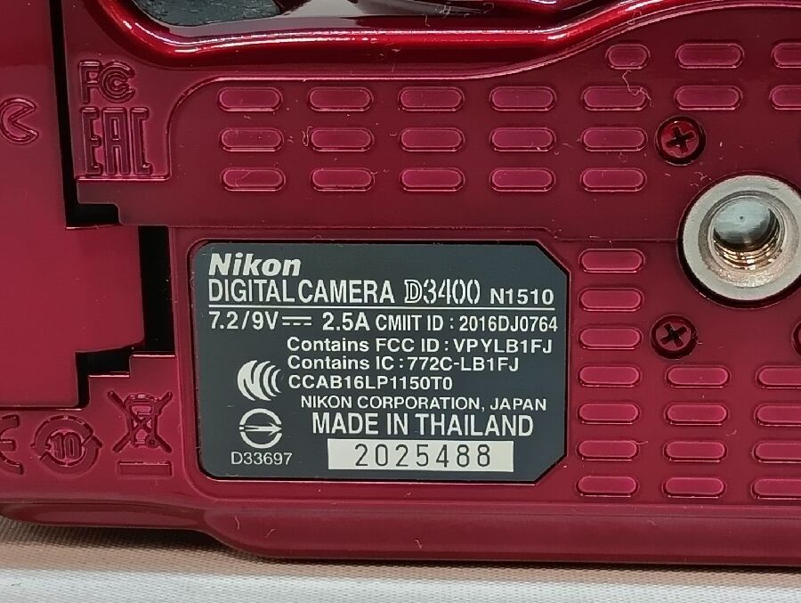 新入荷】初心者におすすめ！限定レッドのデジタル一眼レフ「NIKON