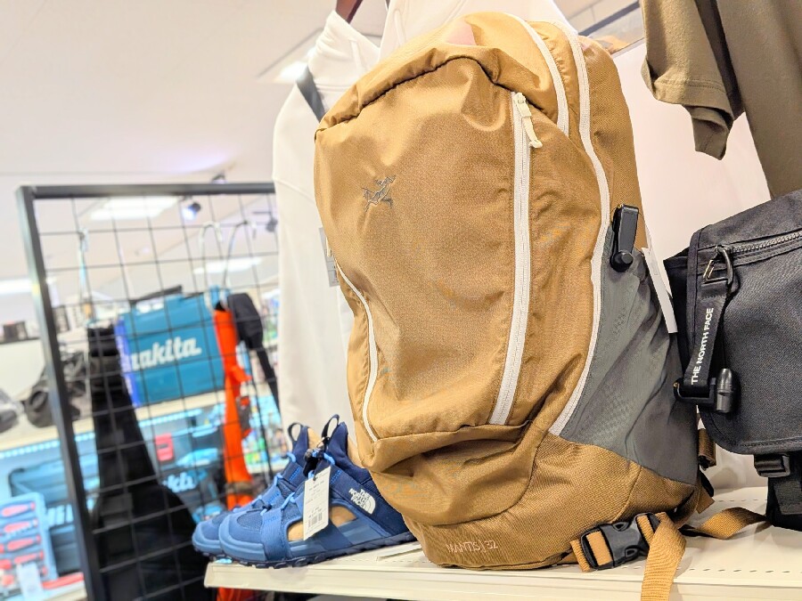 カナダの人気ブランド「アークテリクス」のバックパックが入荷しました