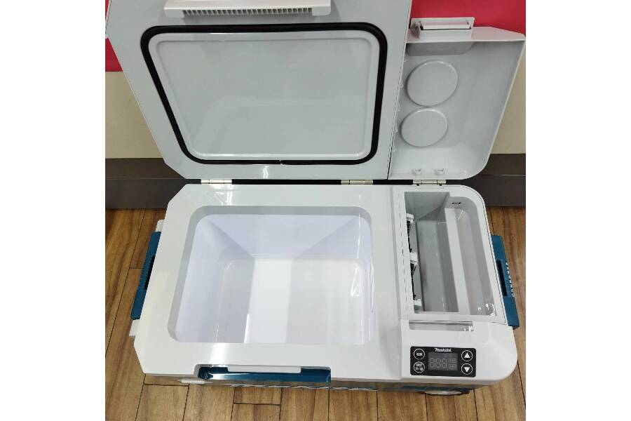 マキタ 保冷温庫 CW180D ジャンク品 004☆ジャンク品・即決価格☆マキタ makita 充電式保冷温庫 CW180D 本体