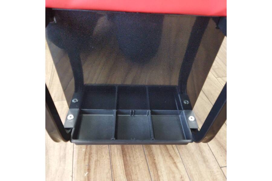 アストロプロダクツの工具箱椅子（DXクリーパー） 入荷しました
