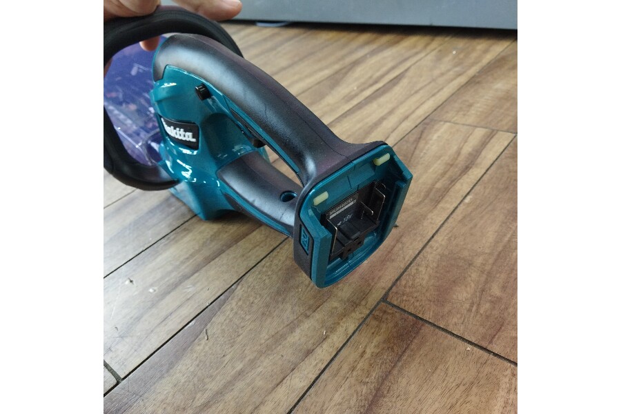 日立の電気バリカンで1度使用してます