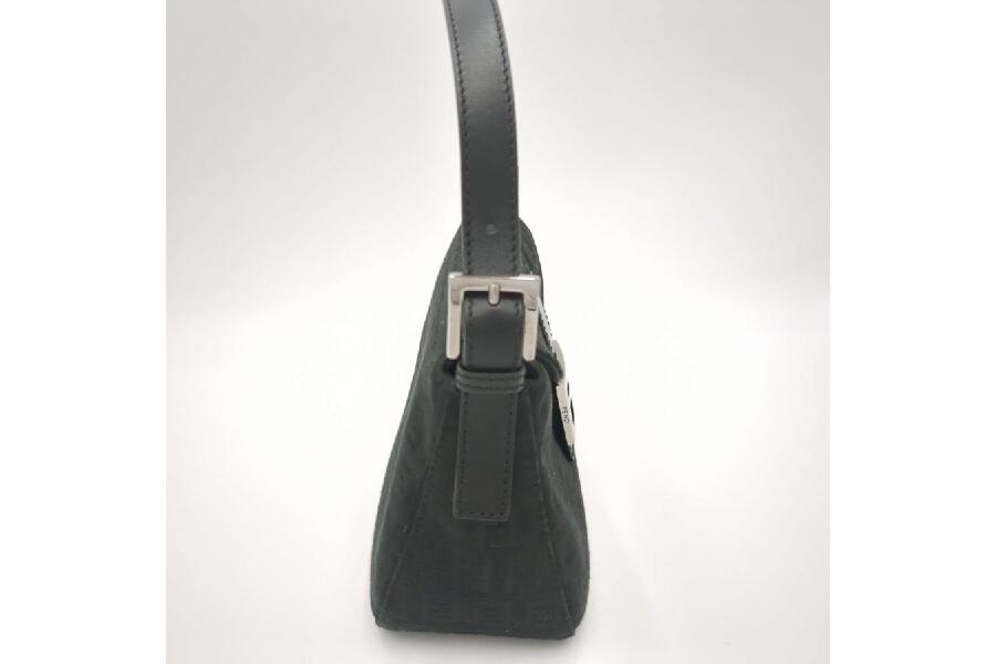 FENDI ズッキーノマンマバケット ブラック×シルバーの魅力 #入荷しま