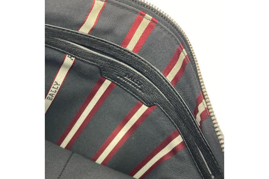 BALLY バリー ブラックレザーの上質ショルダーバッグ #入荷しました