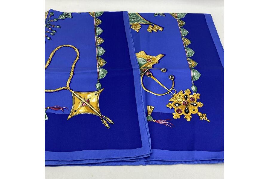 HERMES シルクスカーフ 青色 デザイン エルメス シルクスカーフ ブルー系 （砂漠のアクセサリー）箱付き美品