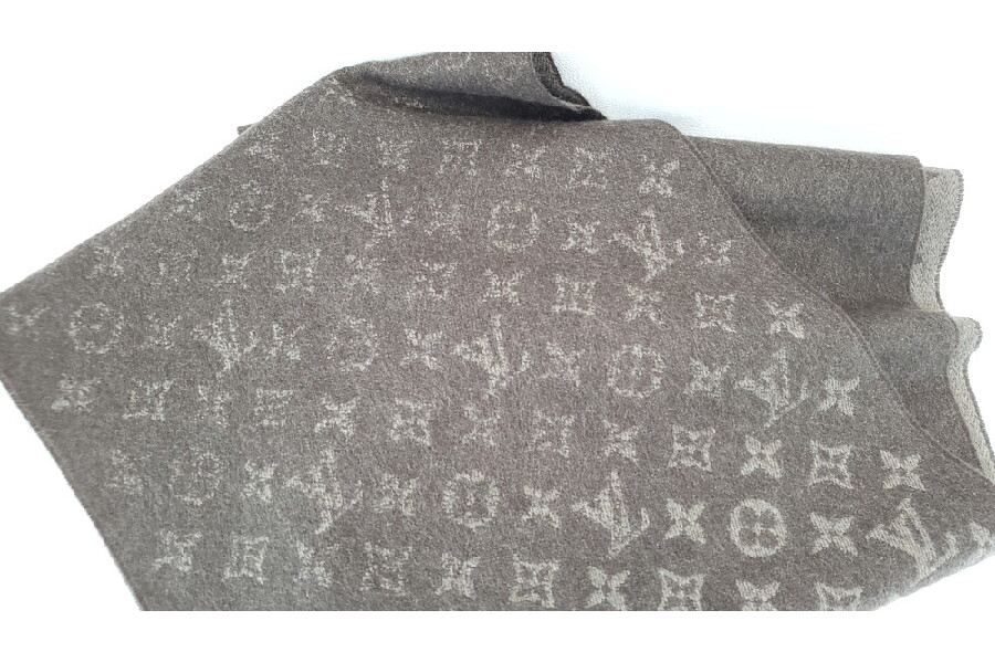 LOUIS VUITTON（ルイヴィトン）エシャルプ・モノグラム