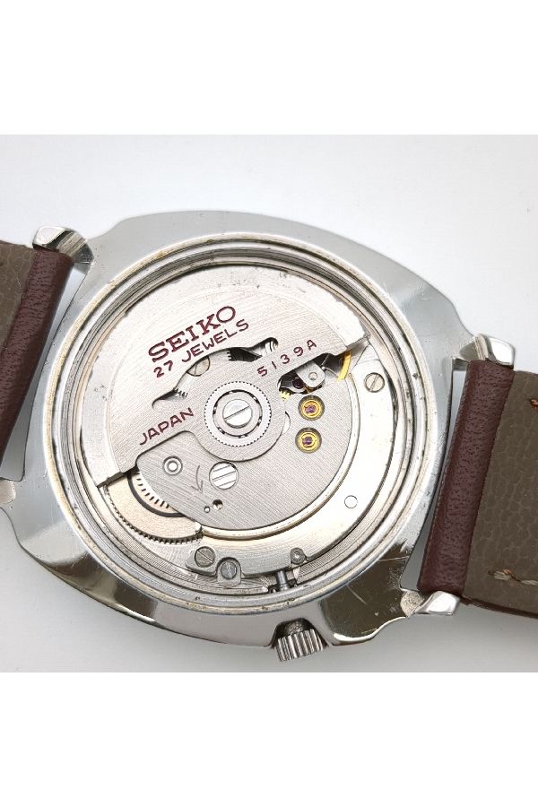 ヴィンテージ腕時計の最大の魅力、裏蓋内のムーブメントのお話です