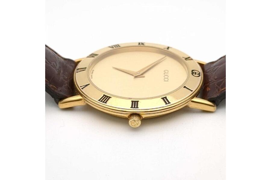 GUCCI中古腕時計｜ゴールドとレザーの上品な佇まい #入荷しま