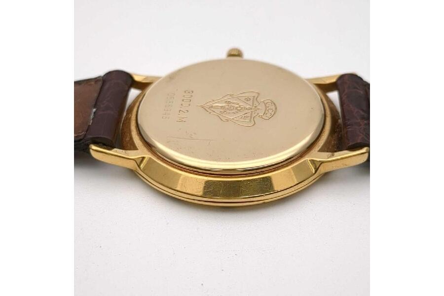 GUCCI中古腕時計｜ゴールドとレザーの上品な佇まい #入荷しま