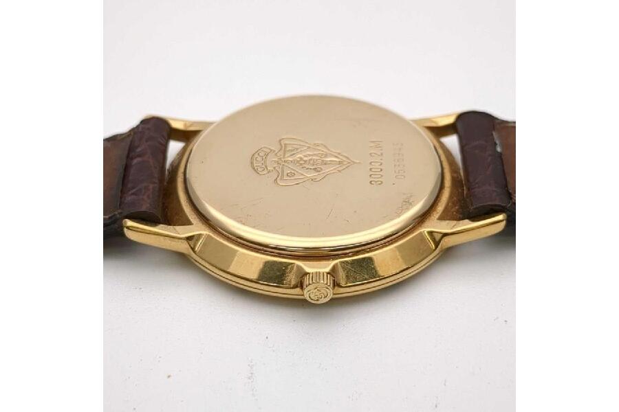 GUCCI中古腕時計｜ゴールドとレザーの上品な佇まい #入荷しま