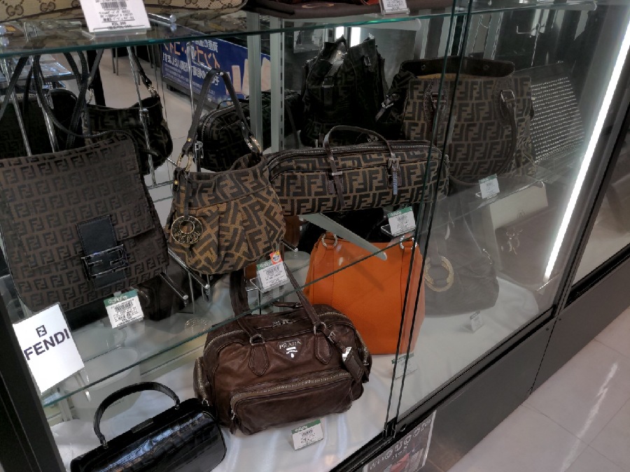 こんな可愛いバッグ!!欲しかった!FENDI ズッカ柄の丸くて可愛い こんな可愛いバッグ!!欲しかった!FENDI ズッカ柄の丸くて可愛い