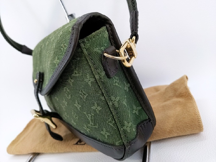 LOUIS VUITTON ﾏﾙｼﾞｮﾘｰ ｷｬﾝﾊﾞｽﾐﾆﾓﾉｸﾞﾗﾑ ショルダーバッグ