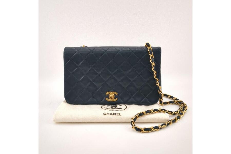 CHANEL ラムレザーチェーンマトラッセ　美品✨ CHANEL ラムスキン マトラッセ チェーンショルダーバッグ ブラック