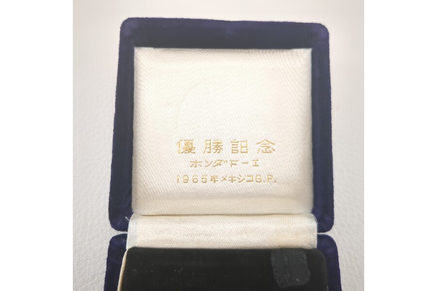 1965 メキシコグランプリ 優勝記念硬貨 ホンダ1965年メキシコGP優勝記念純銀メダル - メルカリ