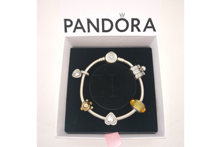 PANDORA」心を込めて作られたハンドメイドのジュエリー。｜2025年10月