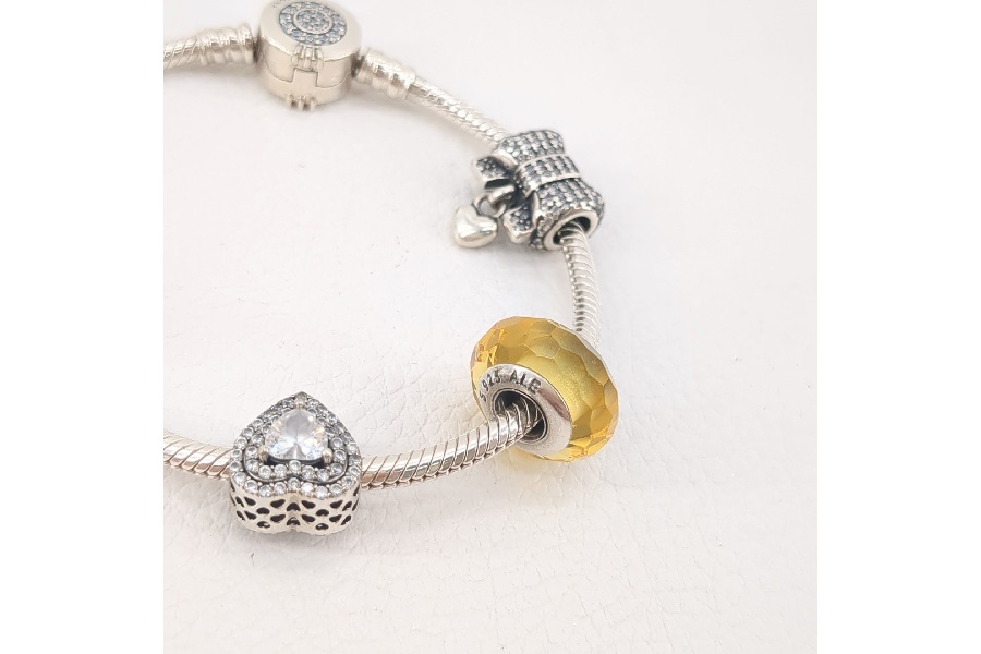 PANDORA」心を込めて作られたハンドメイドのジュエリー。｜2025年10月