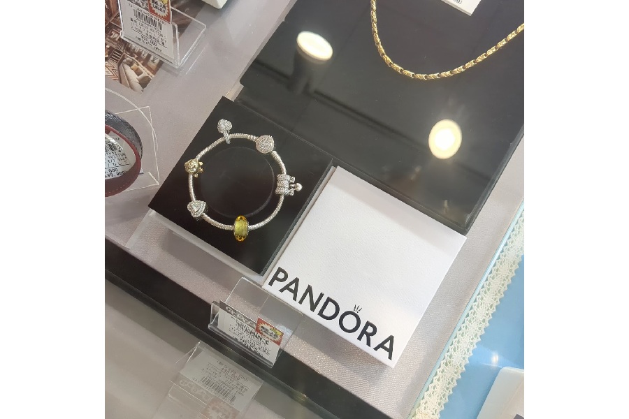 PANDORA」心を込めて作られたハンドメイドのジュエリー。｜2025年10月