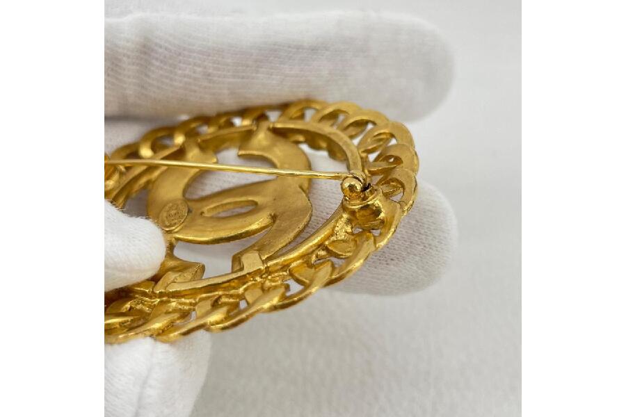 CHANEL シャネル ココマーク ブローチ ゴールドデザイン #入荷しました