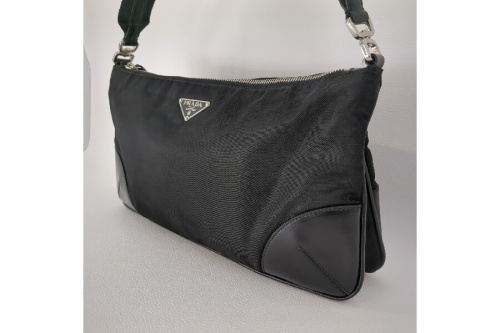 PRADA TESSUTO LIGHT ナイロン ショルダーバッグ BR1065 買取り 入荷 