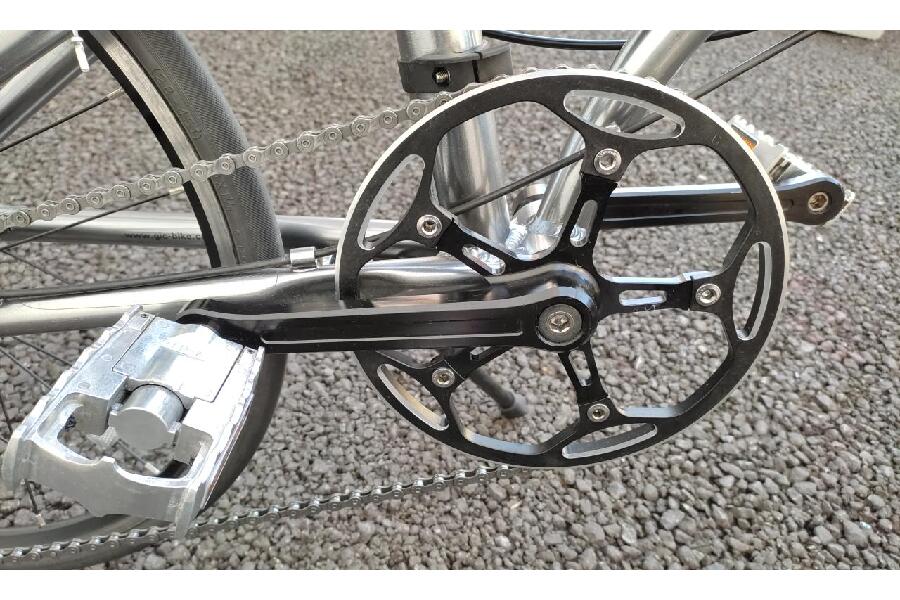 軽量アルミフレーム。RENAULT（ルノー）の折り畳み自転車をご