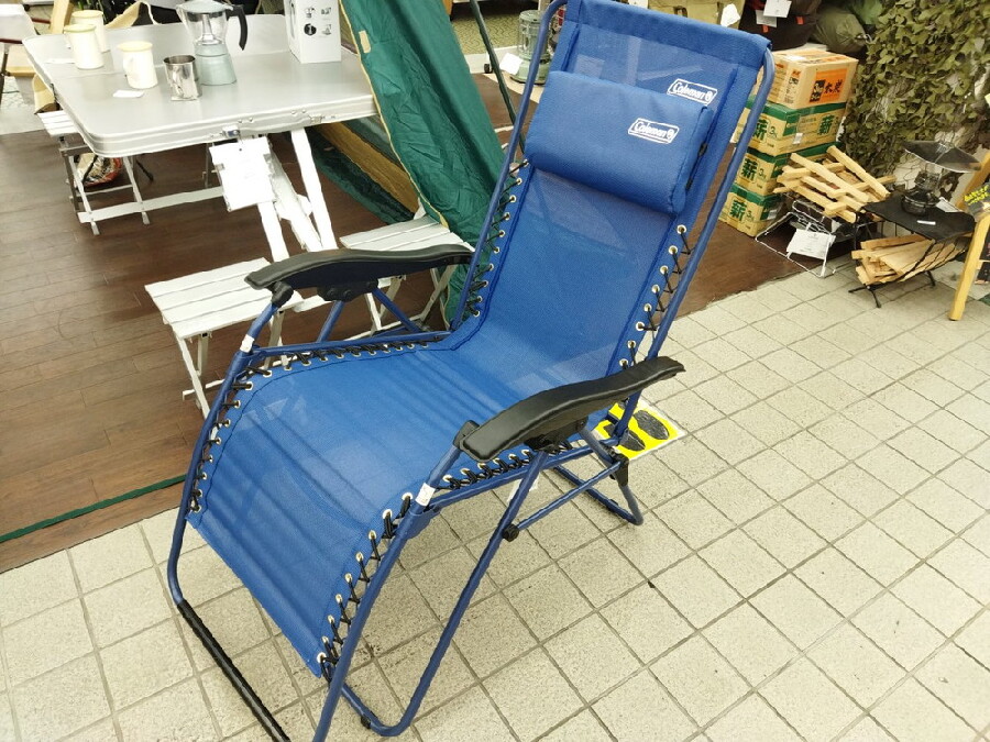 送料無料！コールマン折りたたみ式インフィニティチェア　テーブル付き！限定色ブルー Amazon.co.jp: 【Amazon.co.jp限定】Coleman(コールマン) チェア