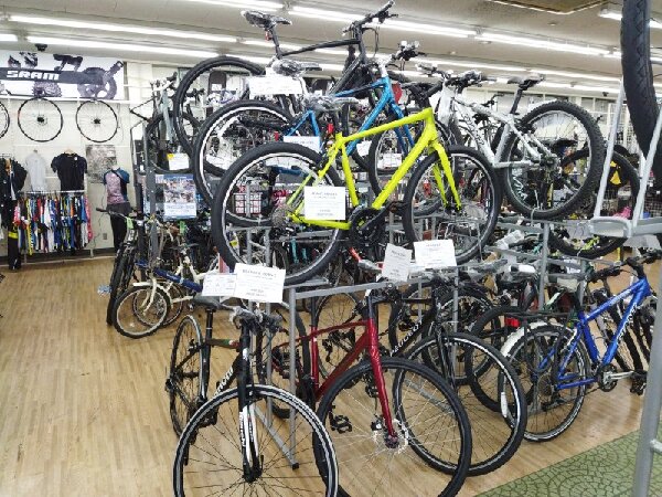 リサイクルショップどりーむ天保山店　No644　自転車　クロスバイク　GIANT　26インチ　21段ギア(3×7)　白色　15919T　早い者勝ち♪ リサイクルショップどりーむ天保山店 No644 自転車 クロスバイク GIANT