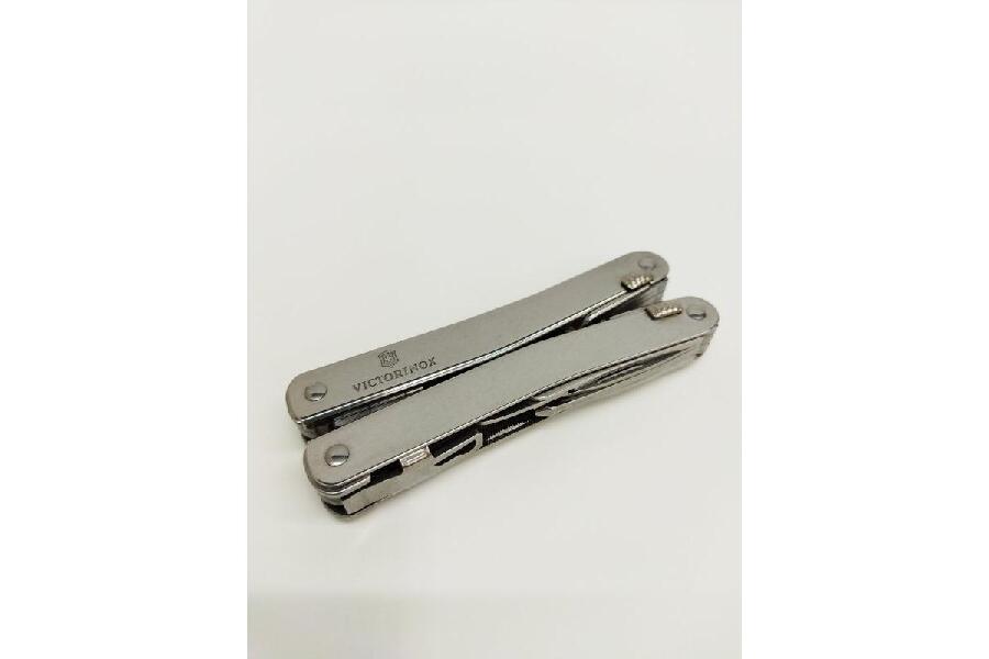 【2025年】エレガントファッションを上品に着 VICTORINOX スピリットXプラス サイズ約10.5x3.5x1 ケース付 ビクトリノックス